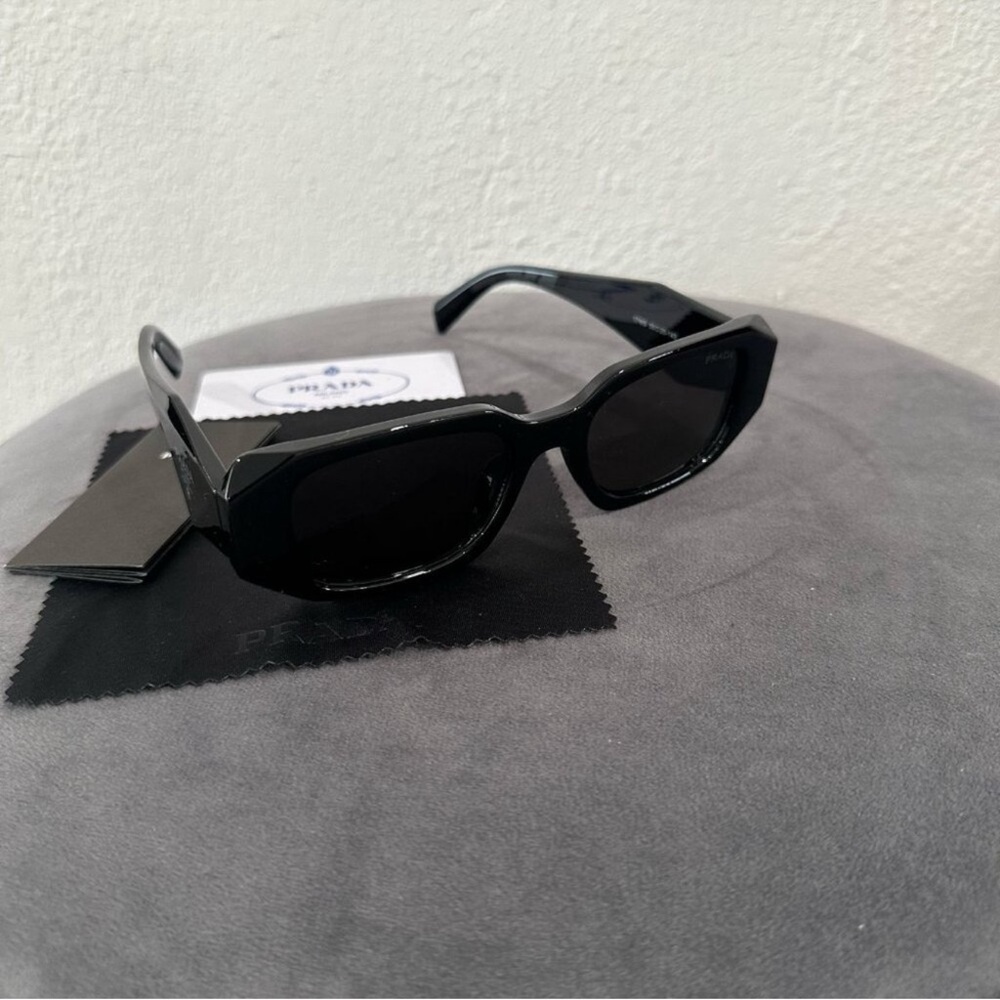 Prada women's black sunglasses (Used normal Wear)